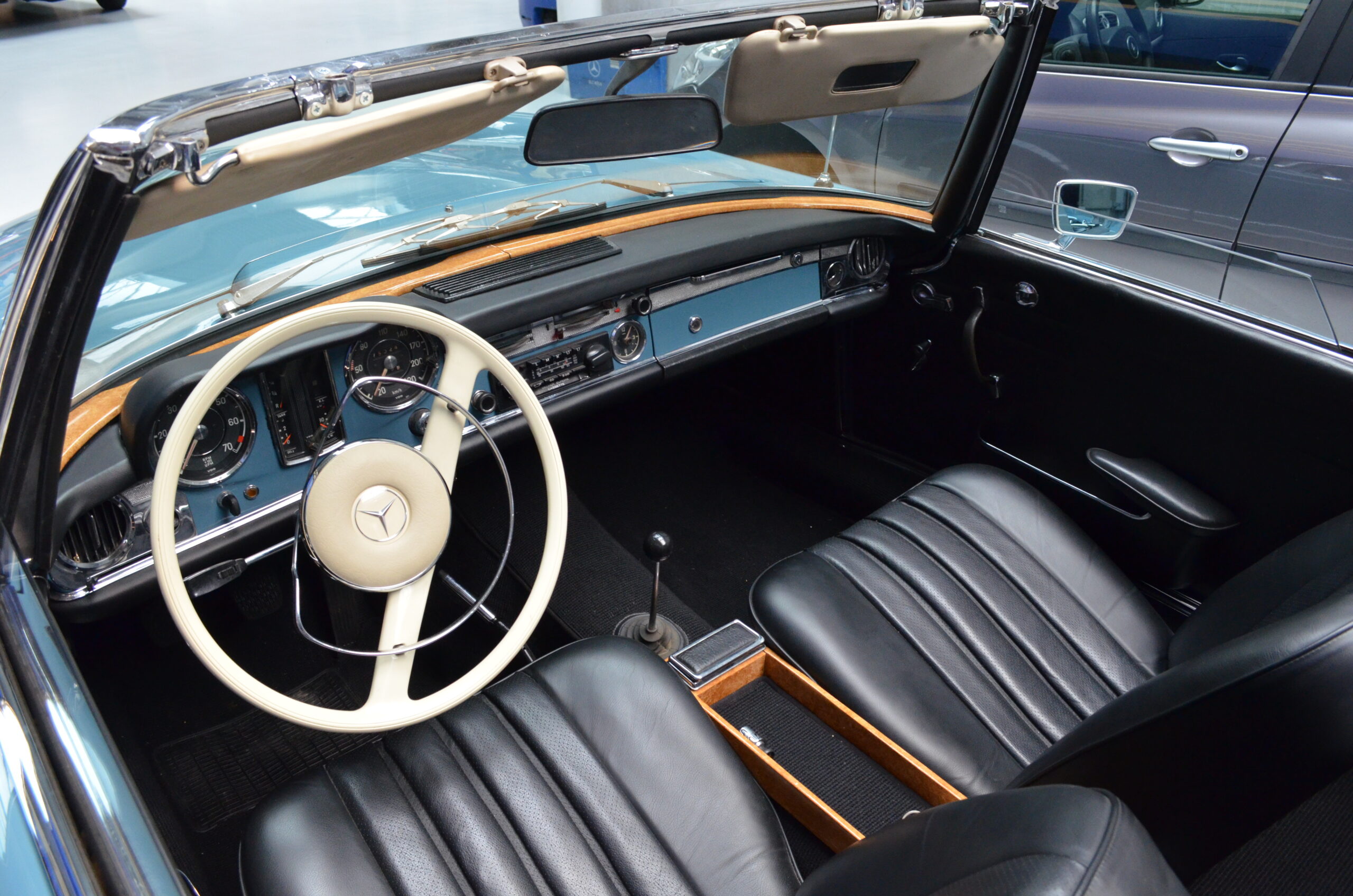 Mercedes-Benz 230 SL