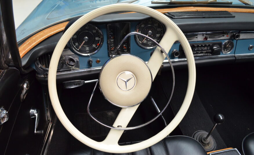 Mercedes-Benz 230 SL