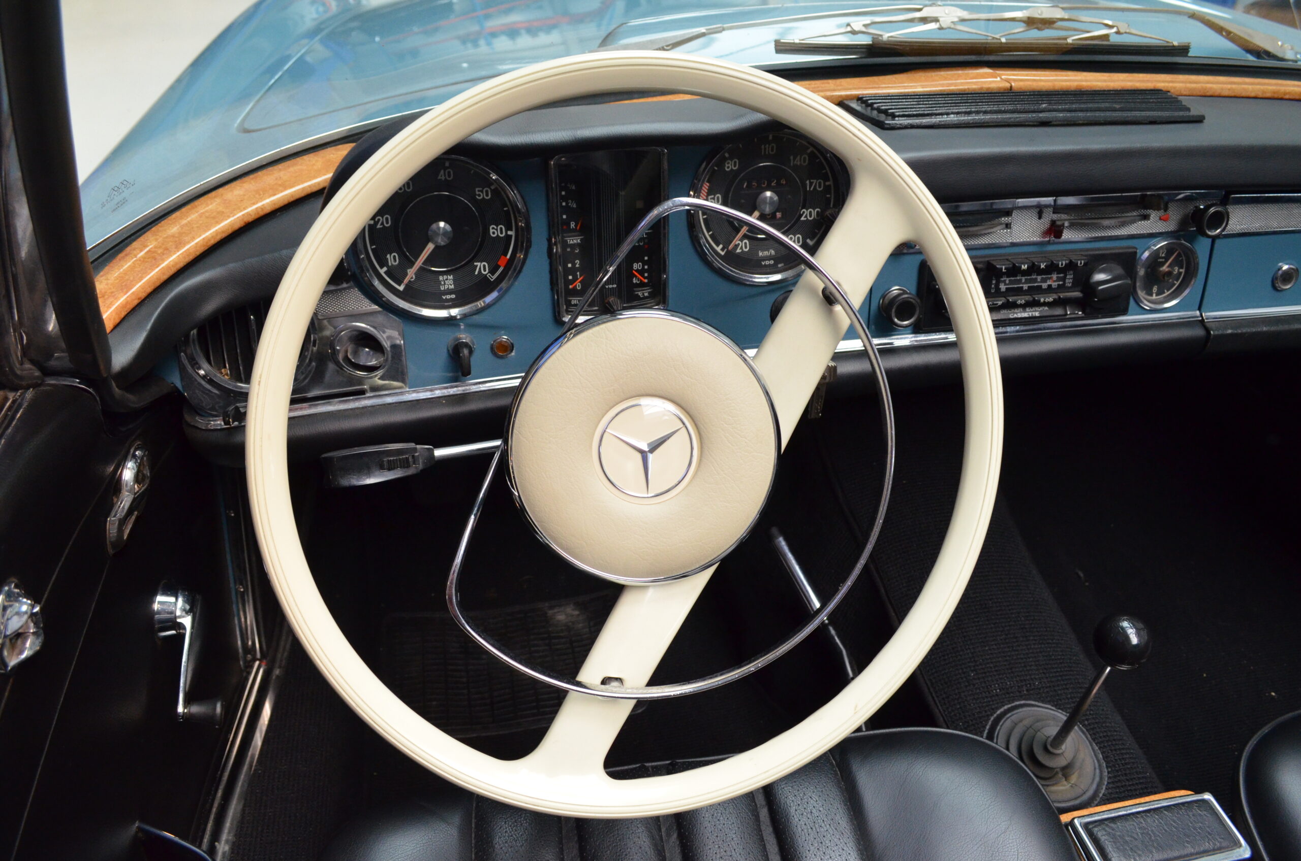 Mercedes-Benz 230 SL