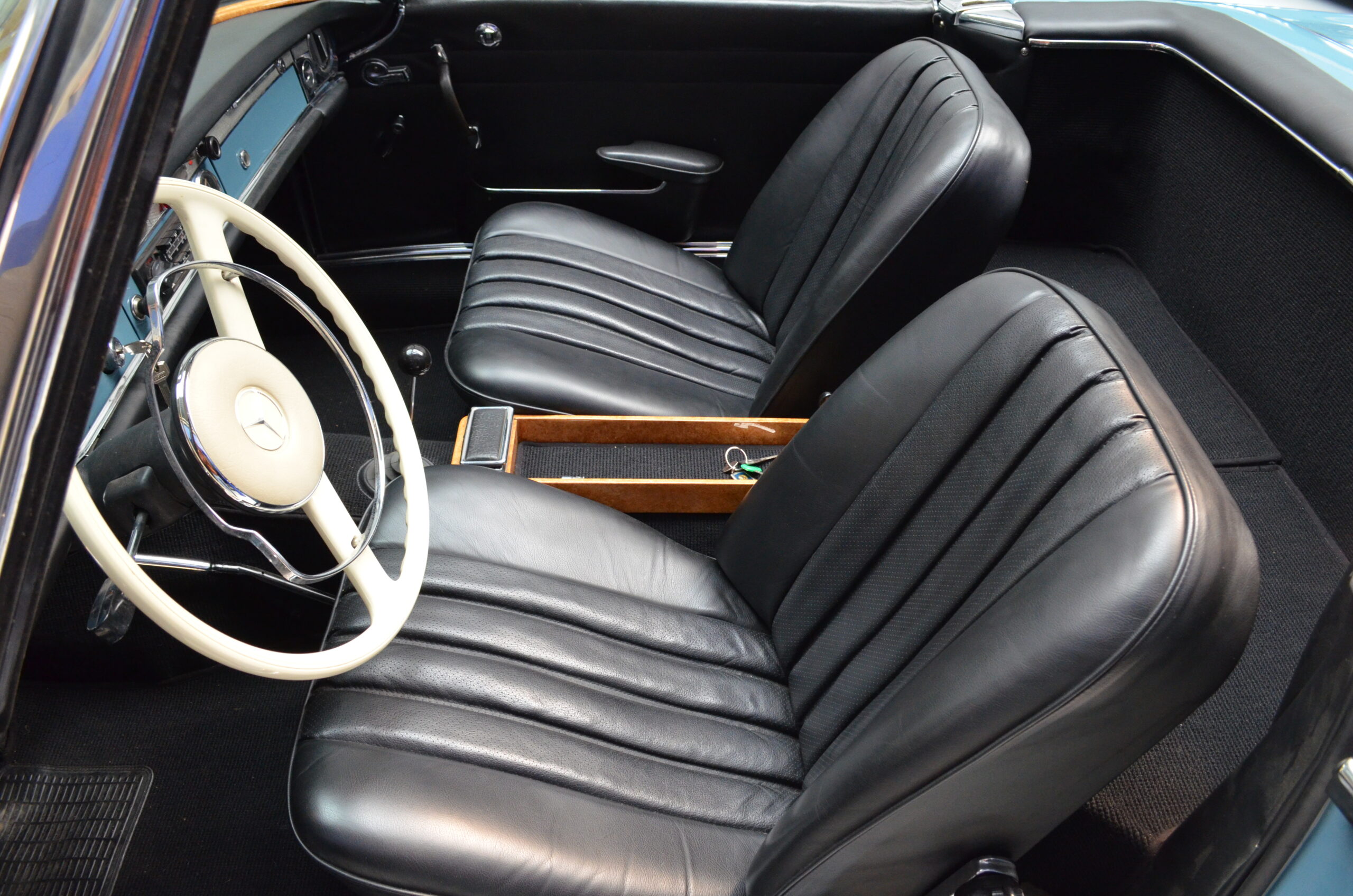 Mercedes-Benz 230 SL