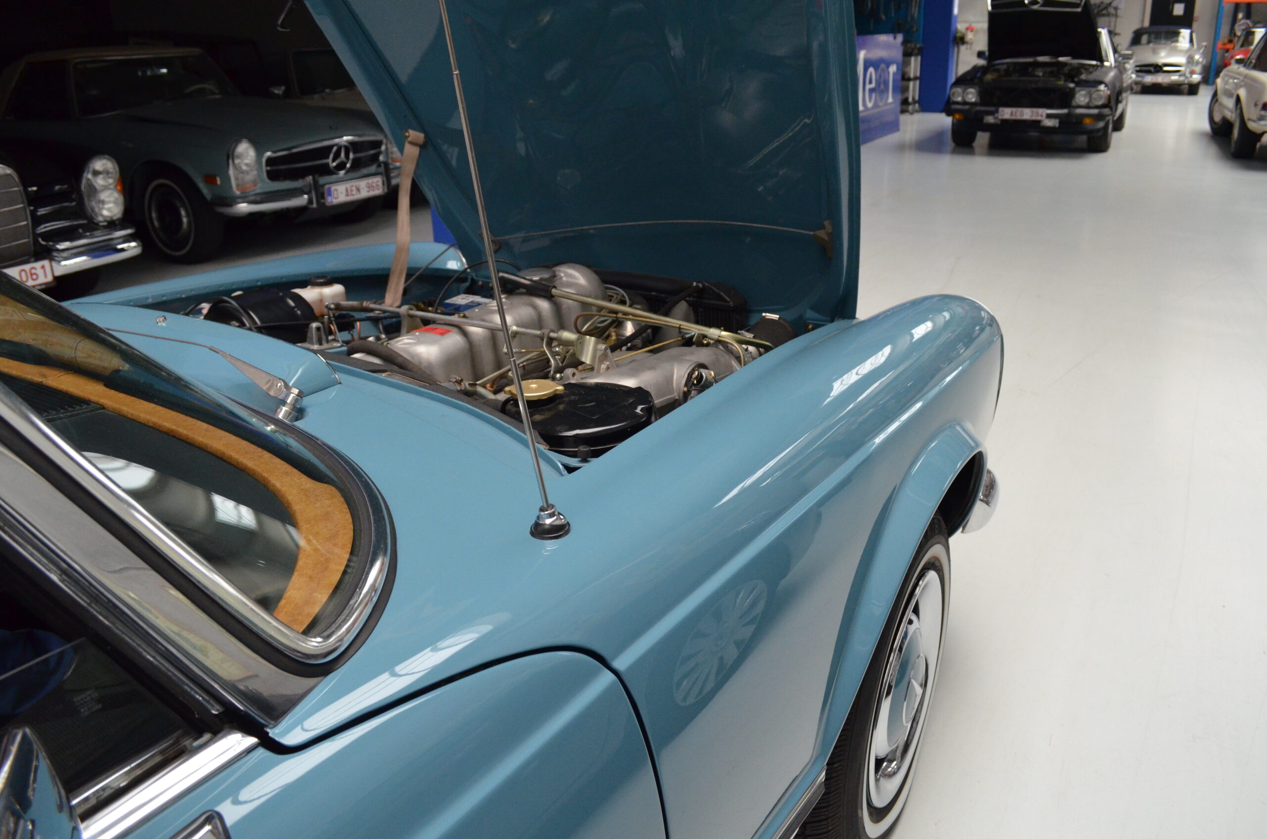 Mercedes-Benz 230 SL