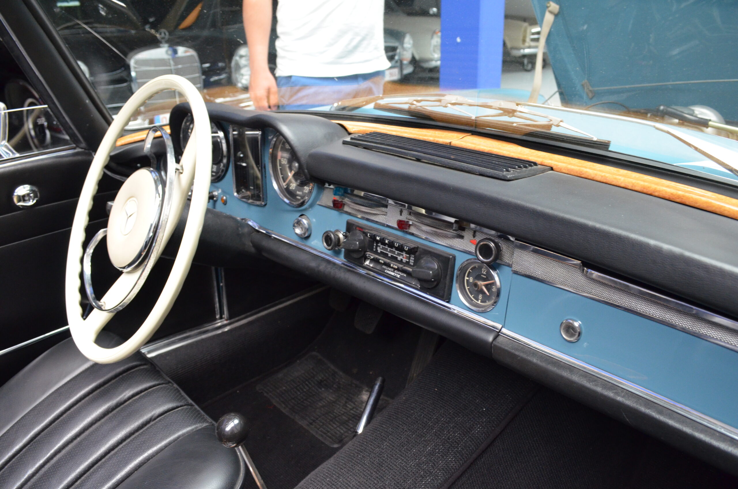 Mercedes-Benz 230 SL